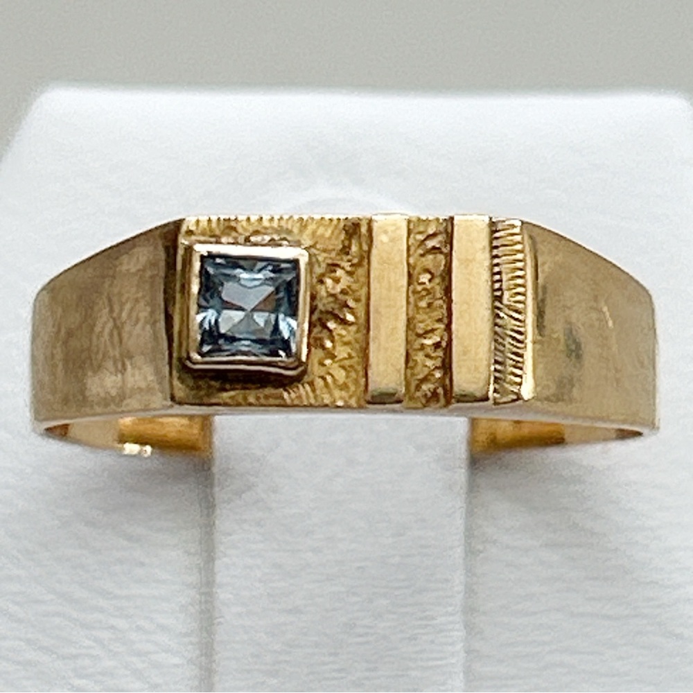 Vintage 18 Karat Yellow Gold Tanzanite Ring